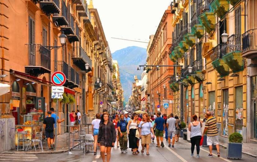 Apartament Dimora Di Maury A Due Passi Dai Trasporti E Da Ballaro Palermo Luaran gambar